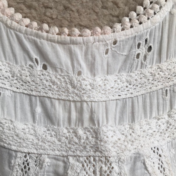 Ivory Eyelet Detailed Blouse - Picture 5 of 7